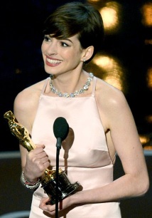 Anne Hathaway mejor actriz secundaria por "Les Miserables"